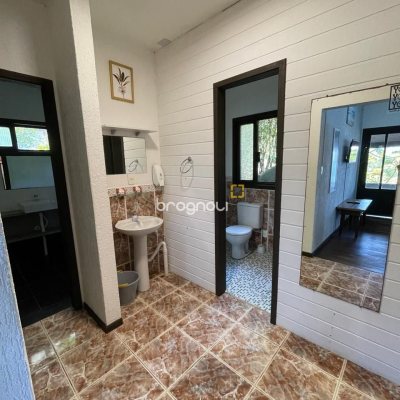 Hotel com 228m², 11 quartos, no bairro Barra da Lagoa em Florianópolis