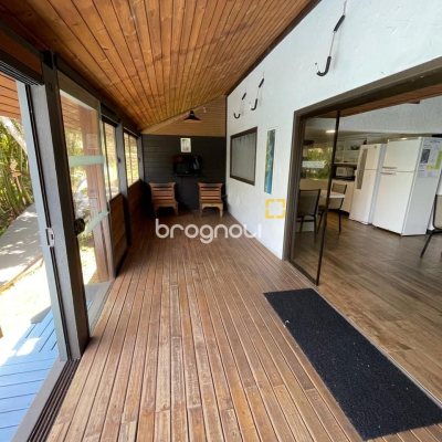 Hotel com 228m², 11 quartos, no bairro Barra da Lagoa em Florianópolis