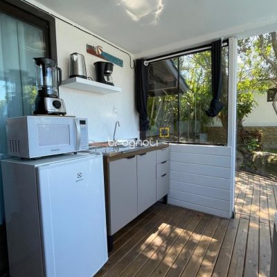 Hotel com 228m², 11 quartos, no bairro Barra da Lagoa em Florianópolis