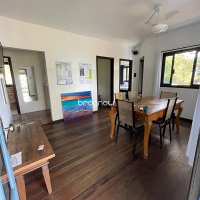 Hotel com 228m², 11 quartos, no bairro Barra da Lagoa em Florianópolis