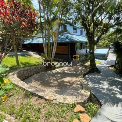 Hotel com 228m², 11 quartos, no bairro Barra da Lagoa em Florianópolis