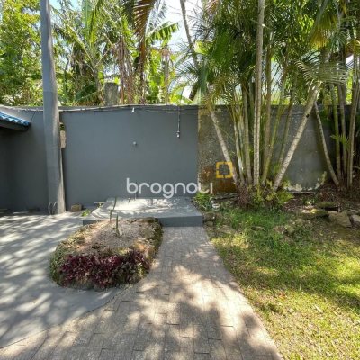 Hotel com 228m², 11 quartos, no bairro Barra da Lagoa em Florianópolis