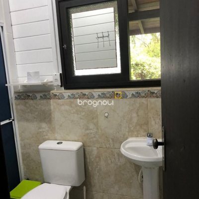 Hotel com 228m², 11 quartos, no bairro Barra da Lagoa em Florianópolis