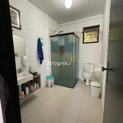 Hotel com 228m², 11 quartos, no bairro Barra da Lagoa em Florianópolis