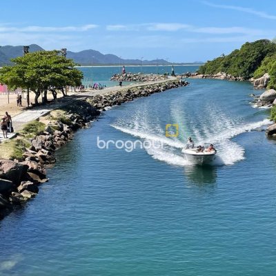 Hotel com 228m², 11 quartos, no bairro Barra da Lagoa em Florianópolis