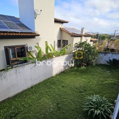 Casa com 233m², 4 quartos (sendo 1 suíte), 2 garagens, no bairro João Paulo em Florianópolis