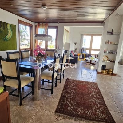 Casa com 233m², 4 quartos (sendo 1 suíte), 2 garagens, no bairro João Paulo em Florianópolis