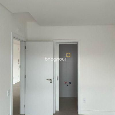 Apartamento com 69m², 2 quartos (sendo 1 suíte), 1 garagem, no bairro Estreito em Florianópolis
