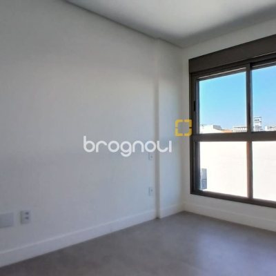 Apartamento com 69m², 2 quartos (sendo 1 suíte), 1 garagem, no bairro Estreito em Florianópolis