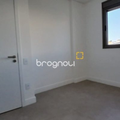 Apartamento com 69m², 2 quartos (sendo 1 suíte), 1 garagem, no bairro Estreito em Florianópolis