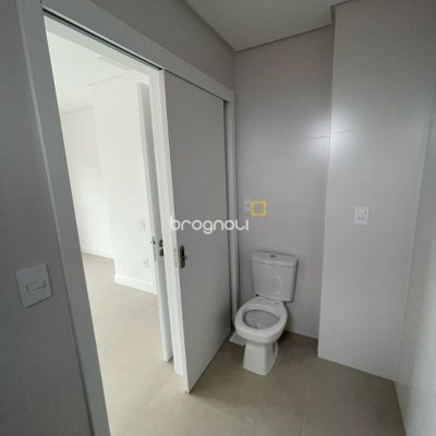 Apartamento com 69m², 2 quartos (sendo 1 suíte), 1 garagem, no bairro Estreito em Florianópolis