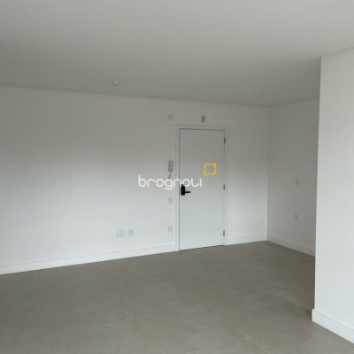 Apartamento com 69m², 2 quartos (sendo 1 suíte), 1 garagem, no bairro Estreito em Florianópolis