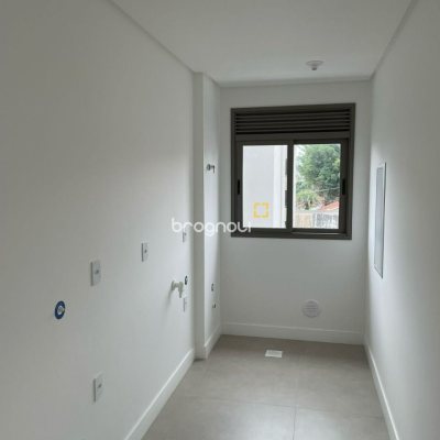 Apartamento com 69m², 2 quartos (sendo 1 suíte), 1 garagem, no bairro Estreito em Florianópolis