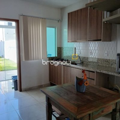 Casa com 91m², 2 quartos (sendo 2 suítes), 2 garagens, no bairro Ingleses em Florianópolis