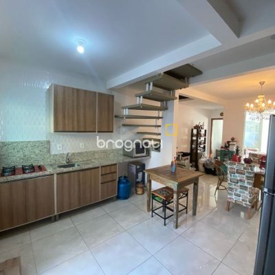 Casa com 91m², 2 quartos (sendo 2 suítes), 2 garagens, no bairro Ingleses em Florianópolis