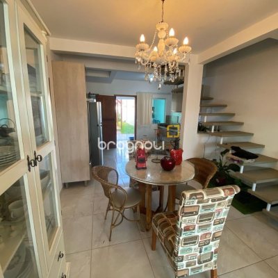 Casa com 91m², 2 quartos (sendo 2 suítes), 2 garagens, no bairro Ingleses em Florianópolis