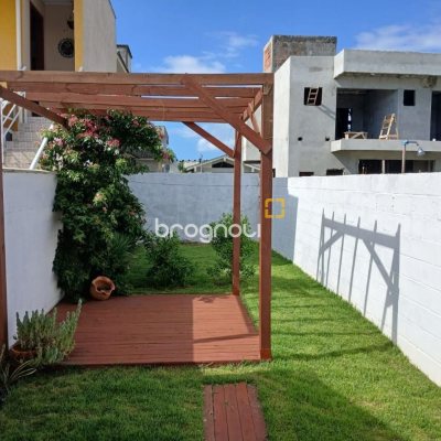 Casa com 91m², 2 quartos (sendo 2 suítes), 2 garagens, no bairro Ingleses em Florianópolis