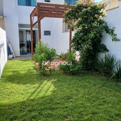 Casa com 91m², 2 quartos (sendo 2 suítes), 2 garagens, no bairro Ingleses em Florianópolis