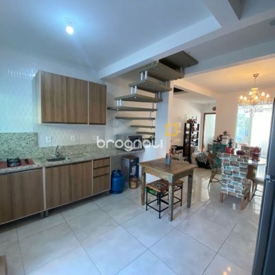 Casa com 91m², 2 quartos (sendo 2 suítes), 2 garagens, no bairro Ingleses em Florianópolis