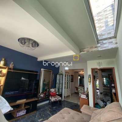 Casa com 91m², 2 quartos (sendo 2 suítes), 2 garagens, no bairro Ingleses em Florianópolis