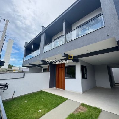 Casa com 86m², 3 quartos (sendo 1 suíte), 2 garagens, no bairro Sertão do Maruim em São José