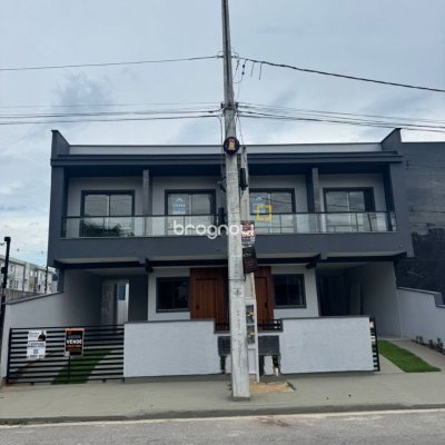 Casa com 86m², 3 quartos (sendo 1 suíte), 2 garagens, no bairro Sertão do Maruim em São José