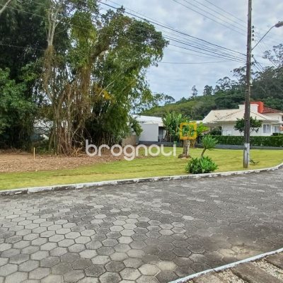 Terreno com 1435m², no bairro Sambaqui em Florianópolis