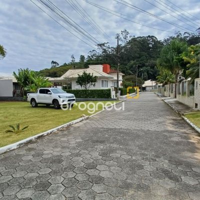 Terreno com 1435m², no bairro Sambaqui em Florianópolis