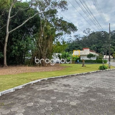 Terreno com 1435m², no bairro Sambaqui em Florianópolis