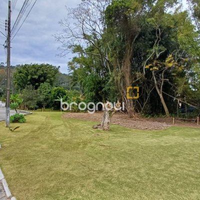 Terreno com 1435m², no bairro Sambaqui em Florianópolis