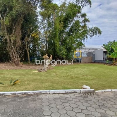 Terreno com 1435m², no bairro Sambaqui em Florianópolis