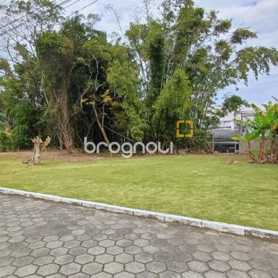 Terreno com 1435m², no bairro Sambaqui em Florianópolis