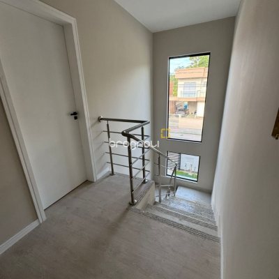 Casa com 84m², 3 quartos (sendo 1 suíte), 2 garagens, no bairro Sertão do Maruim em São José