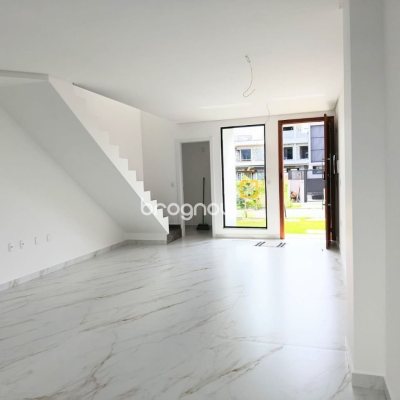Casa com 99m², 2 quartos (sendo 2 suítes), 1 garagem, no bairro Campeche em Florianópolis