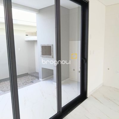 Casa com 99m², 2 quartos (sendo 2 suítes), 1 garagem, no bairro Campeche em Florianópolis