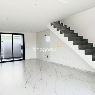 Casa com 99m², 2 quartos (sendo 2 suítes), 1 garagem, no bairro Campeche em Florianópolis