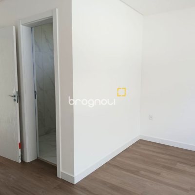 Casa com 99m², 2 quartos (sendo 2 suítes), 1 garagem, no bairro Campeche em Florianópolis