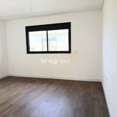 Casa com 99m², 2 quartos (sendo 2 suítes), 1 garagem, no bairro Campeche em Florianópolis