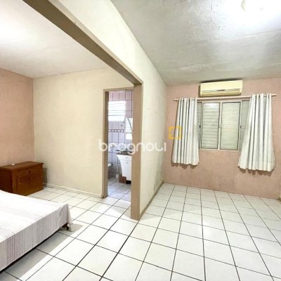 Casa com 225m², 5 quartos (sendo 2 suítes), 4 garagens, no bairro Santinho em Florianópolis