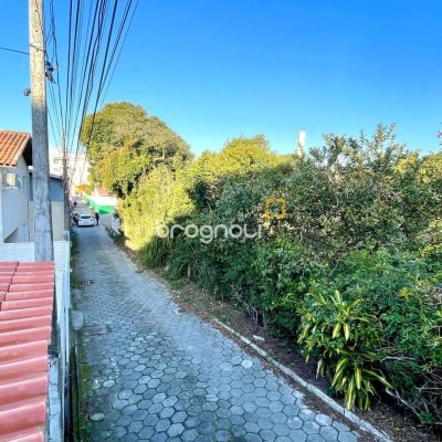 Casa com 225m², 5 quartos (sendo 2 suítes), 4 garagens, no bairro Santinho em Florianópolis