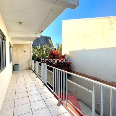Casa com 225m², 5 quartos (sendo 2 suítes), 4 garagens, no bairro Santinho em Florianópolis
