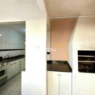 Casa com 225m², 5 quartos (sendo 2 suítes), 4 garagens, no bairro Santinho em Florianópolis