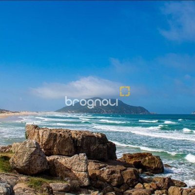 Casa com 225m², 5 quartos (sendo 2 suítes), 4 garagens, no bairro Santinho em Florianópolis