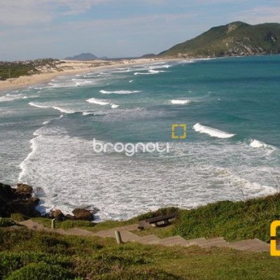 Casa com 225m², 5 quartos (sendo 2 suítes), 4 garagens, no bairro Santinho em Florianópolis