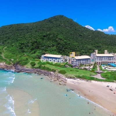 Casa com 225m², 5 quartos (sendo 2 suítes), 4 garagens, no bairro Santinho em Florianópolis