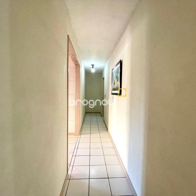 Casa com 225m², 5 quartos (sendo 2 suítes), 4 garagens, no bairro Santinho em Florianópolis