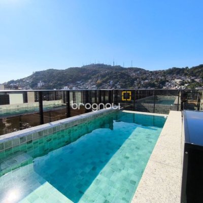 Apartamento com 69m², 2 quartos (sendo 2 suítes), 2 garagens, no bairro Centro em Florianópolis