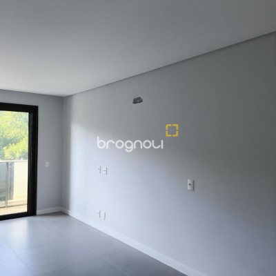 Apartamento com 69m², 2 quartos (sendo 2 suítes), 2 garagens, no bairro Centro em Florianópolis