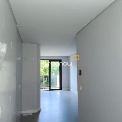 Apartamento com 69m², 2 quartos (sendo 2 suítes), 2 garagens, no bairro Centro em Florianópolis