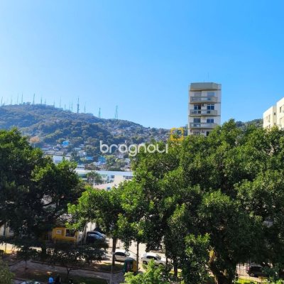 Apartamento com 69m², 2 quartos (sendo 2 suítes), 2 garagens, no bairro Centro em Florianópolis